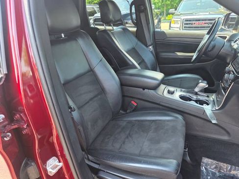 Used 2022 Jeep Grand Cherokee Laredo X AWD/4WD image 10