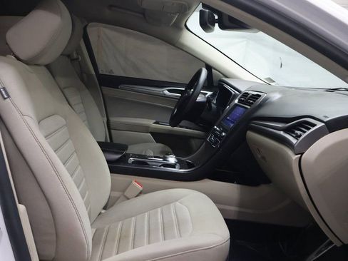 Used 2020 Ford Fusion SE image 9