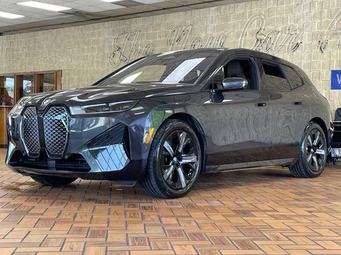 Used 2022 BMW iX xDrive50 w/ Sport Package AWD/4WD image 4