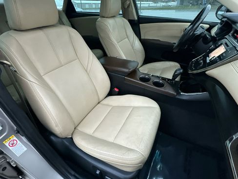 Used 2018 Toyota Avalon Touring image 38