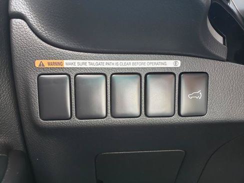 Used 2018 Mitsubishi Outlander AWD image 31