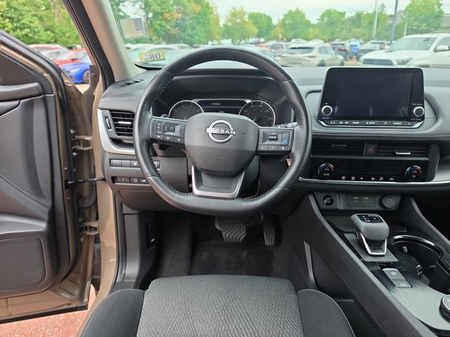 Used 2025 Nissan Rogue SV AWD/4WD image 13