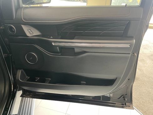 Used 2018 Ford Expedition Platinum image 32