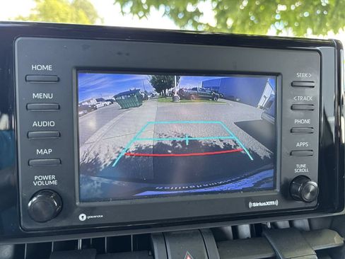 Used 2021 Toyota RAV4 XLE AWD/4WD image 30