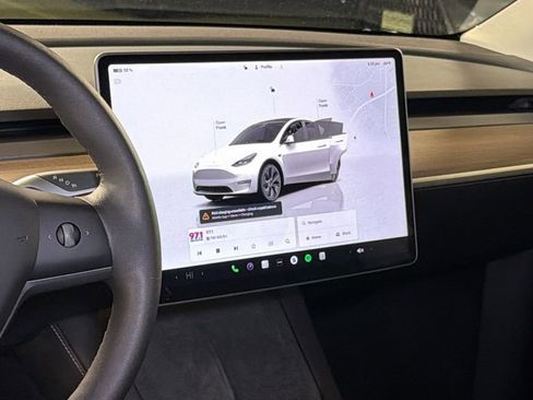 Used 2025 Tesla Model Y Long Range RWD image 18