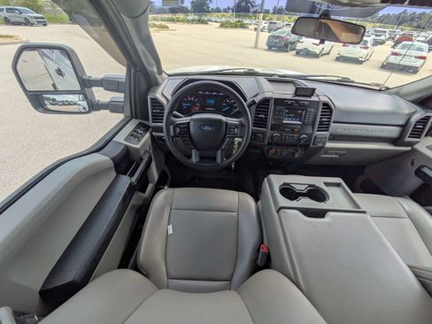 Used 2019 Ford F250 XL w/ Power Equipment Group AWD/4WD image 17