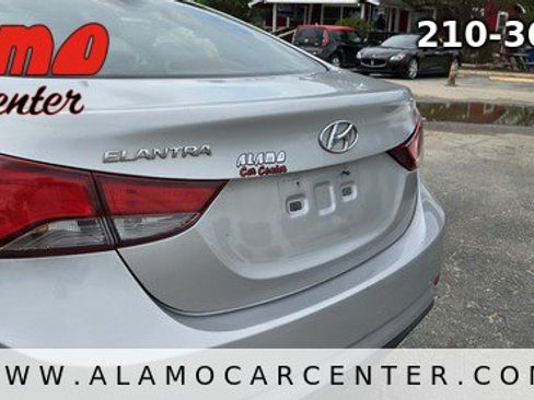 Used 2014 Hyundai Elantra SE image 11