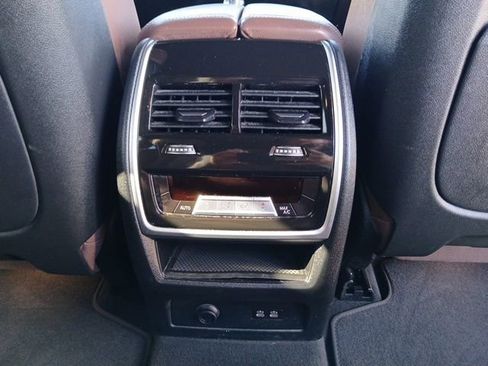 Used 2022 BMW X7 M50i image 15