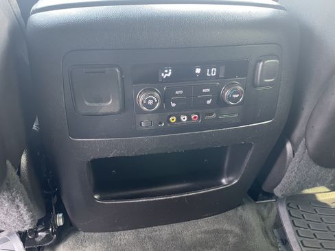 Used 2015 GMC Yukon Denali w/ Premium Package AWD/4WD image 31