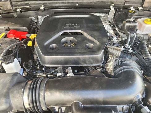 Used 2025 Jeep Wrangler Unlimited Sahara w/ Safety Group image 24