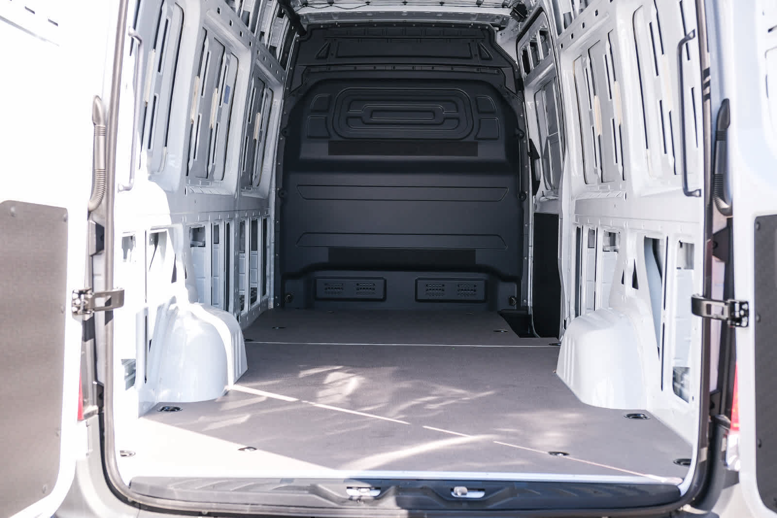 New 2025 Mercedes-Benz eSprinter 170 Cargo image 25