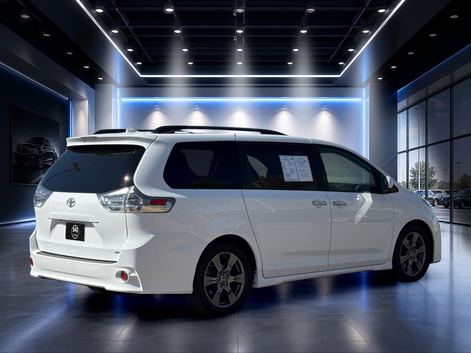 Used 2020 Toyota Sienna SE w/ Carpet Mat Package FWD image 4
