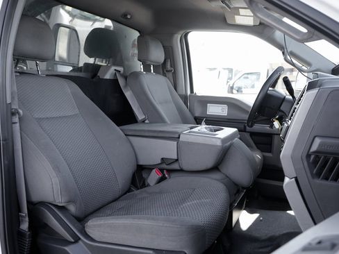 Used 2017 Ford F550 2WD Regular Cab Super Duty image 38