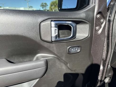 Used 2025 Jeep Wrangler Sport image 19