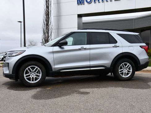 Used 2025 Ford Explorer Active image 2