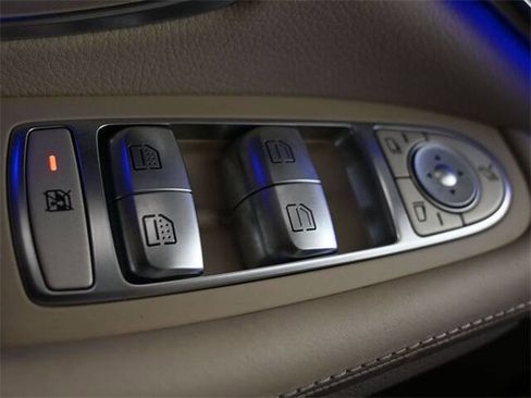 Used 2017 Mercedes-Benz S 550 4MATIC Sedan image 33