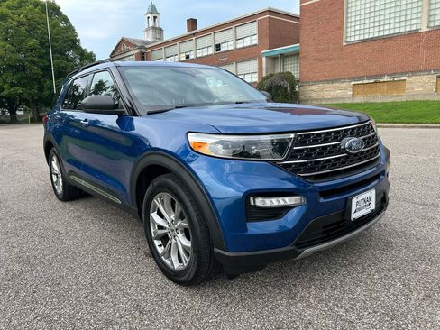 Used 2020 Ford Explorer XLT w/ Equipment Group 202A AWD/4WD image 6