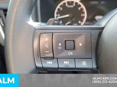 Used 2024 Nissan Rogue SV image 12