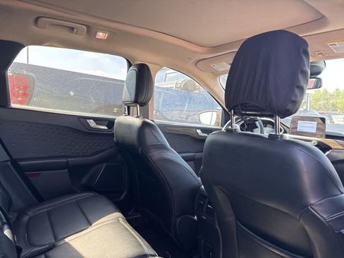 Used 2020 Ford Escape Titanium image 5