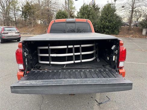 Used 2016 Toyota Tacoma TRD Sport image 12