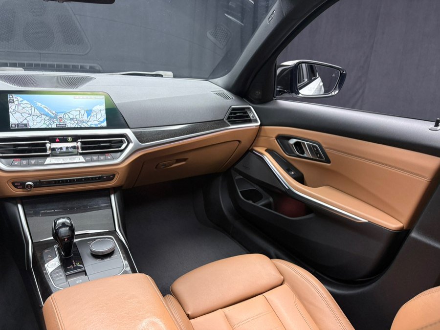 Used 2021 BMW 330i xDrive  w/ M-Sport Package w/ M Sport Package AWD/4WD image 37