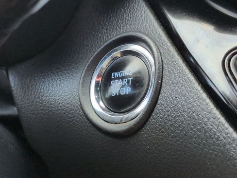 Used 2021 Toyota C-HR XLE FWD image 25