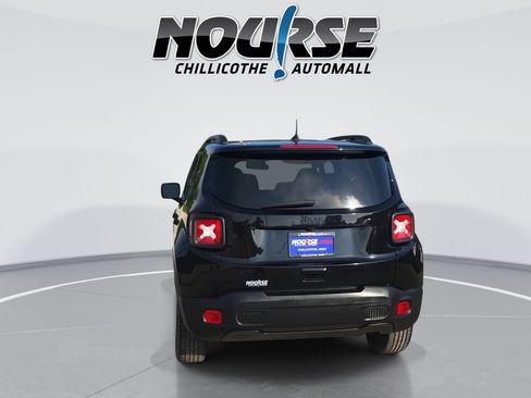 Used 2023 Jeep Renegade Latitude AWD/4WD image 7