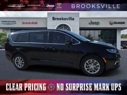 New 2026 Chrysler Pacifica Limited w/ Trailer Tow Group
