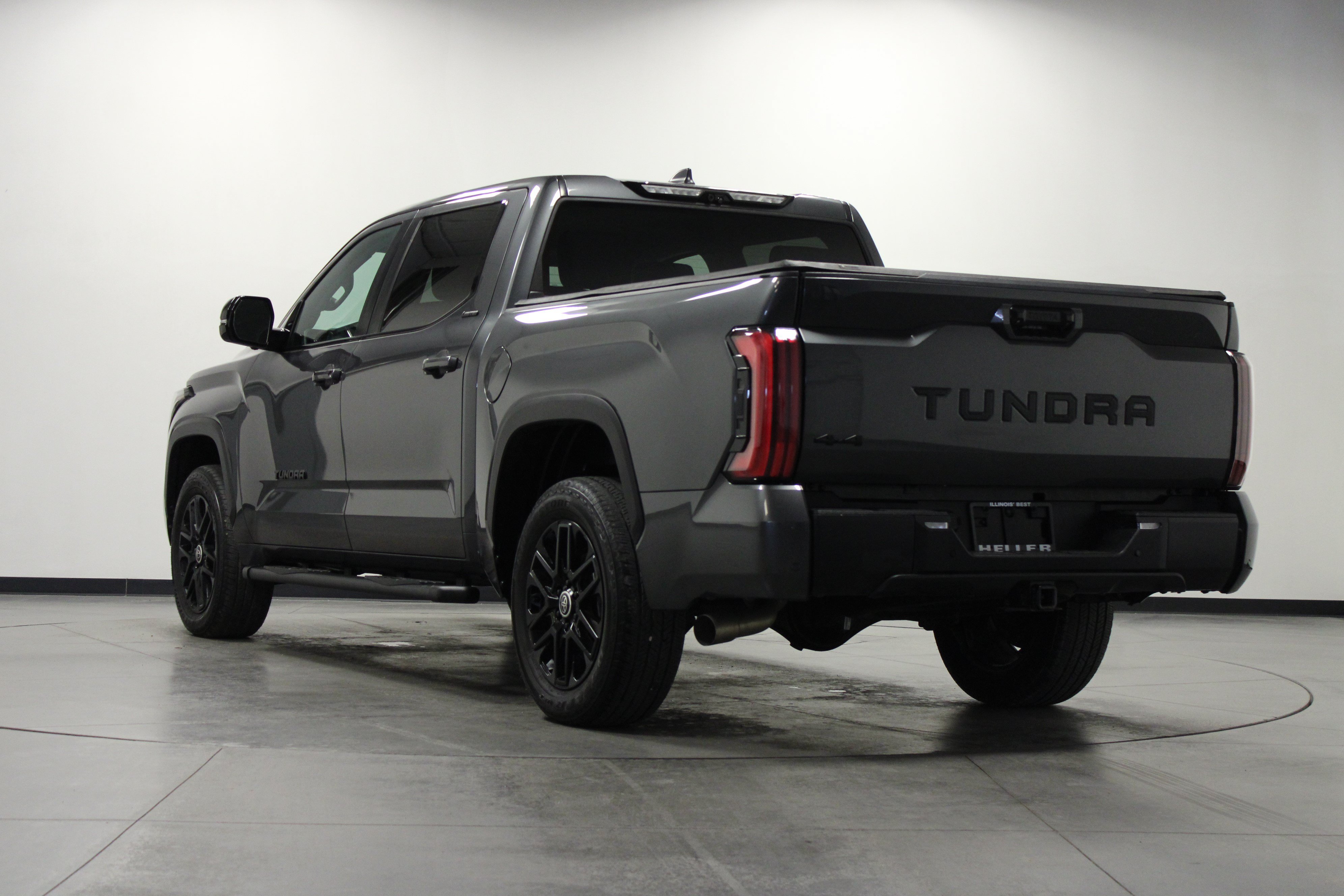 Used 2024 Toyota Tundra Limited AWD/4WD image 6