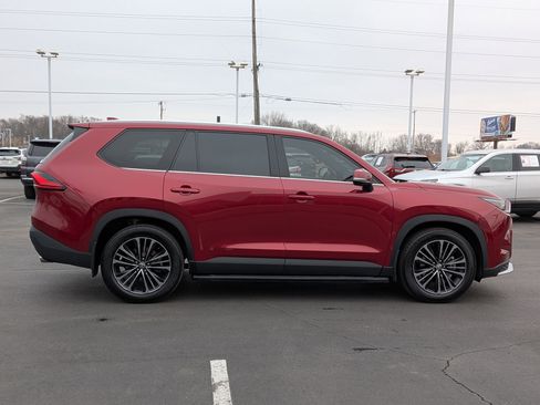 Used 2024 Toyota Grand Highlander AWD Hybrid image 9