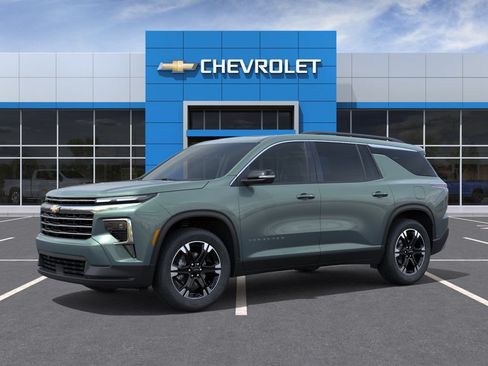 New 2027 Chevrolet Traverse LT w/ Sun and Wheel Package FWD image 2
