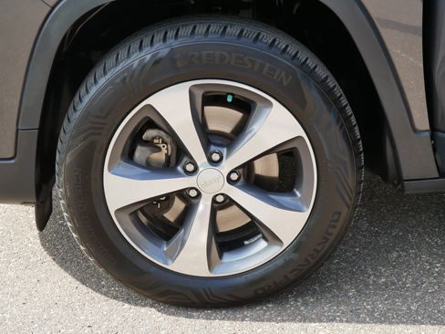 Used 2019 Jeep Cherokee Limited AWD/4WD image 15
