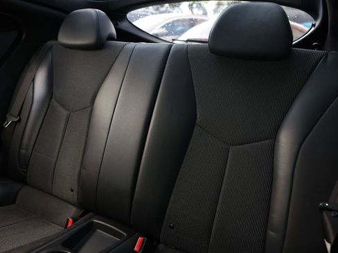 Used 2012 Hyundai Veloster 3DR COUPE w/ Style Pkg image 8