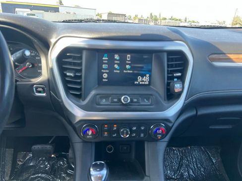 Used 2018 GMC Acadia SLE FWD image 11
