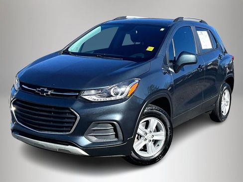 Certified 2022 Chevrolet Trax LT w/ LT Convenience Package image 4