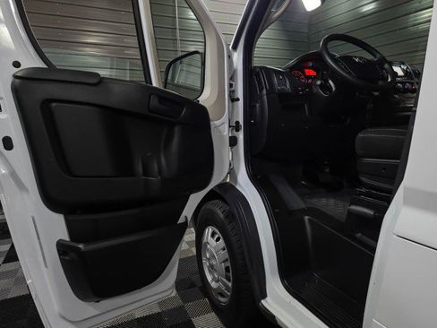 Used 2018 RAM ProMaster 2500 w/ Interior Convenience Group image 27