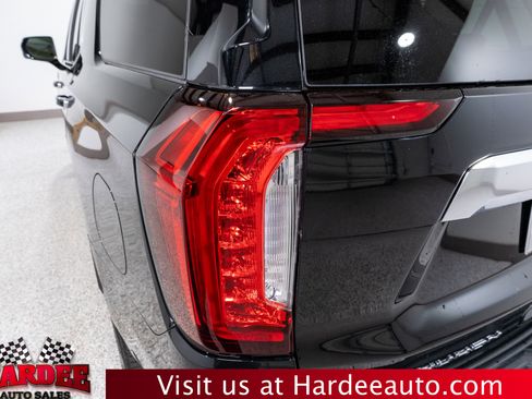 Used 2021 GMC Yukon Denali w/ Denali Premium Package image 9