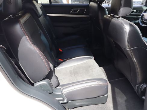 Used 2019 Ford Explorer XLT w/ Equipment Group 202A FWD image 16