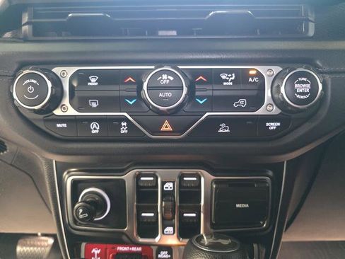 Used 2024 Jeep Wrangler Unlimited Rubicon w/ Technology Group image 21