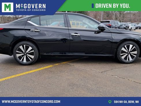 Used 2019 Nissan Altima 2.5 SV image 2