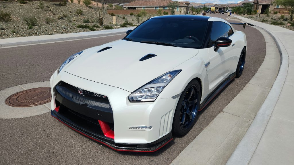 Used 2015 Nissan GT-R NISMO AWD/4WD image 4