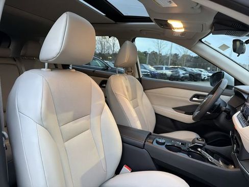 Used 2023 Nissan Rogue SV w/ SV Premium B Package image 19