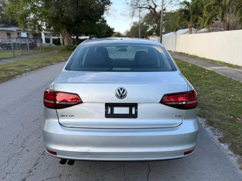 Used 2016 Volkswagen Jetta S image 4