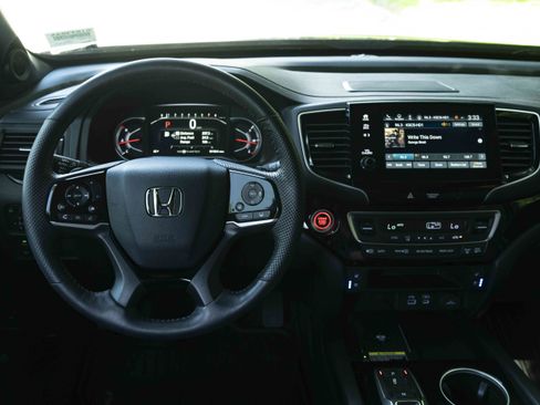 Used 2024 Honda Passport Black Edition image 19
