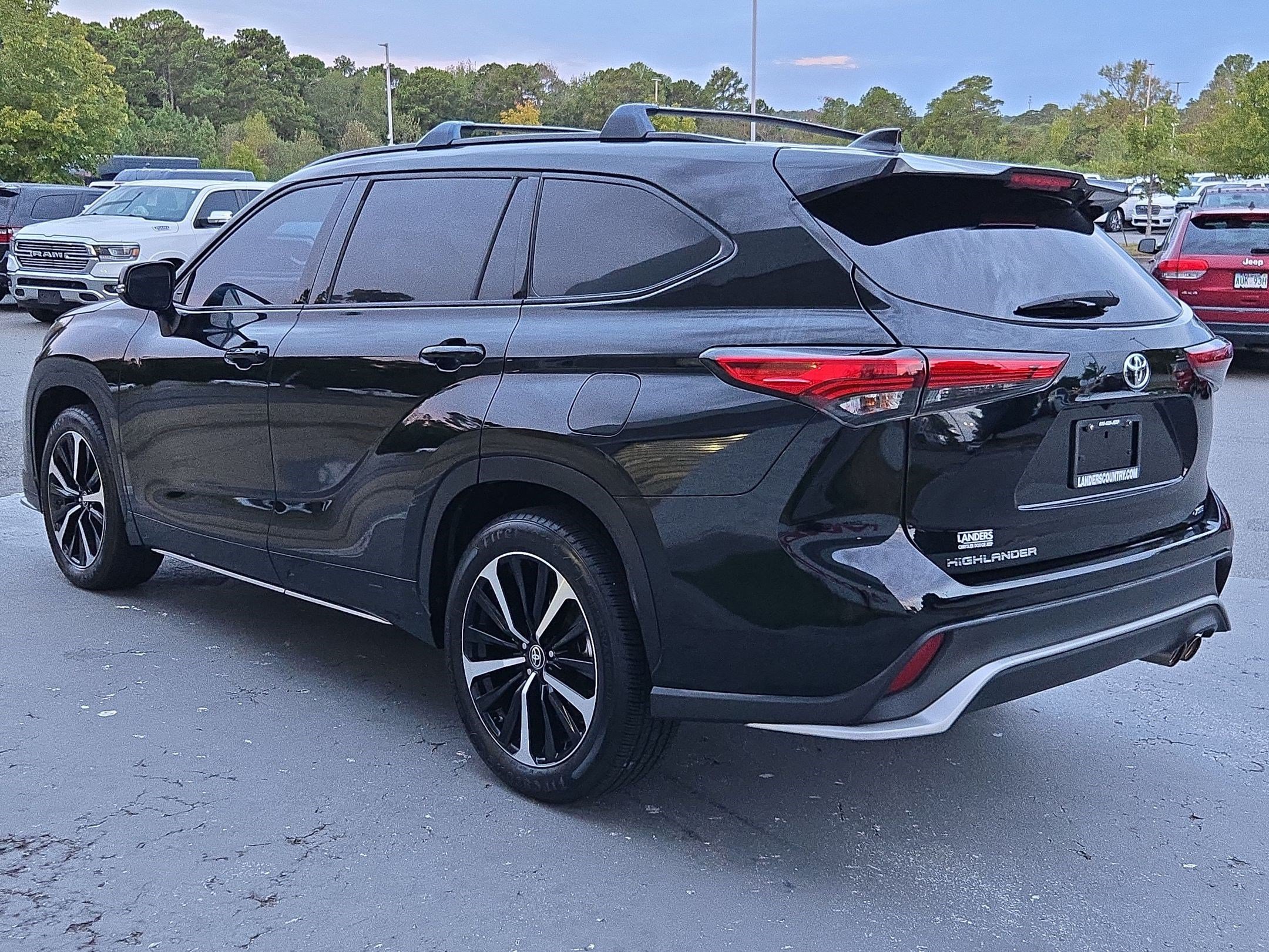 Used 2021 Toyota Highlander XSE FWD image 5