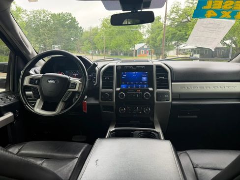 Used 2021 Ford F250 Lariat w/ FX4 Off-Road Package AWD/4WD image 12