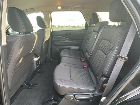 Used 2025 Nissan Pathfinder SV FWD image 31