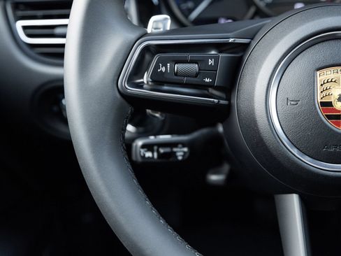 Certified 2026 Porsche Macan AWD/4WD image 15