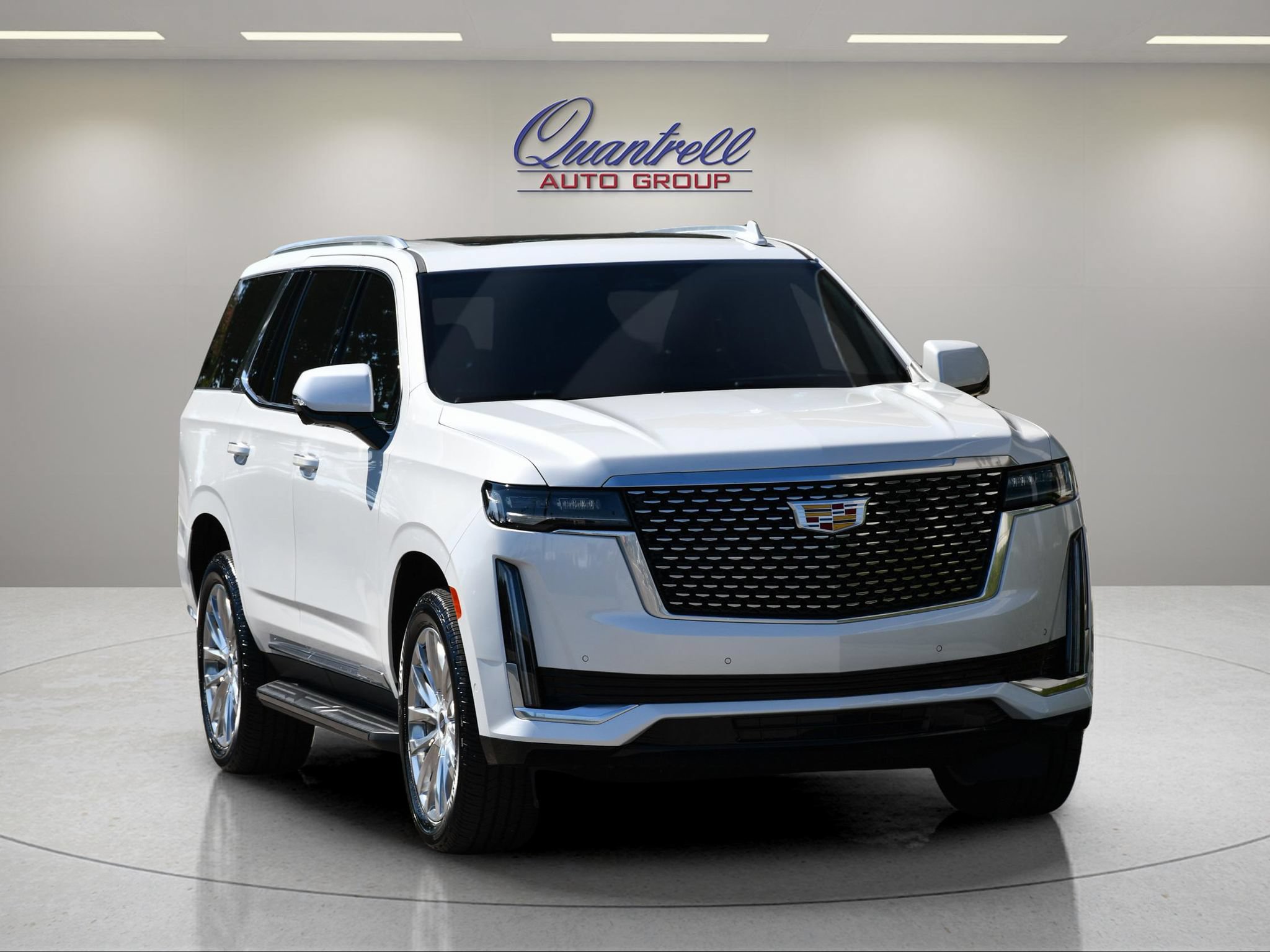 Used 2021 Cadillac Escalade Premium Luxury AWD/4WD image 2
