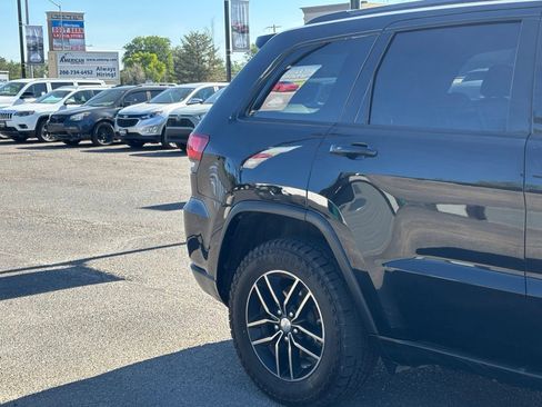 Used 2017 Jeep Grand Cherokee Trailhawk w/ Trailhawk Luxury Group AWD/4WD image 3